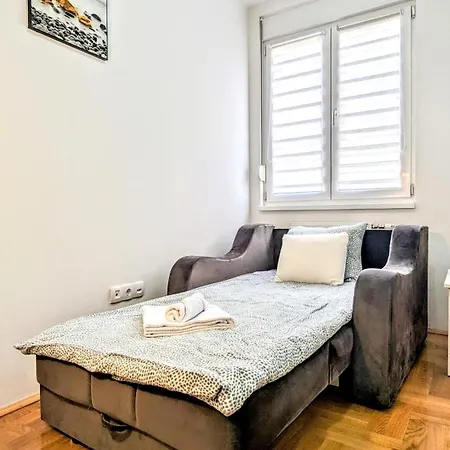 Spacious & Attractive 600M-7Minuta Hoda Od Centra, Mogucnost Za Parking-Apartmani-Nsmilos Novi Sad Exterior foto