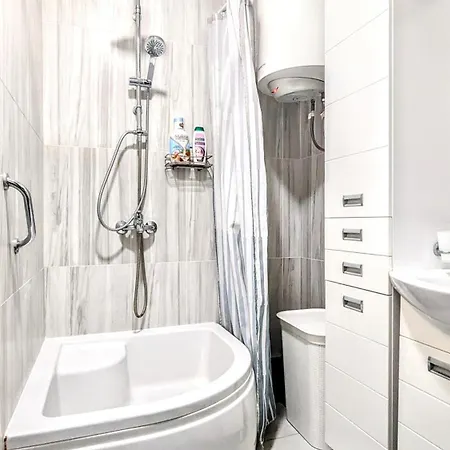 Spacious & Attractive 600M-7Minuta Hoda Od Centra, Mogucnost Za Parking-Apartmani-Nsmilos Novi Sad Exterior foto