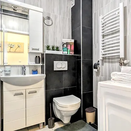 Spacious & Attractive 600M-7Minuta Hoda Od Centra, Mogucnost Za Parking-Apartmani-Nsmilos Novi Sad Exterior foto
