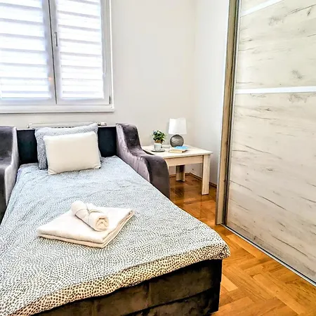 Spacious & Attractive 600M-7Minuta Hoda Od Centra, Mogucnost Za Parking-Apartmani-Nsmilos Novi Sad Exterior foto