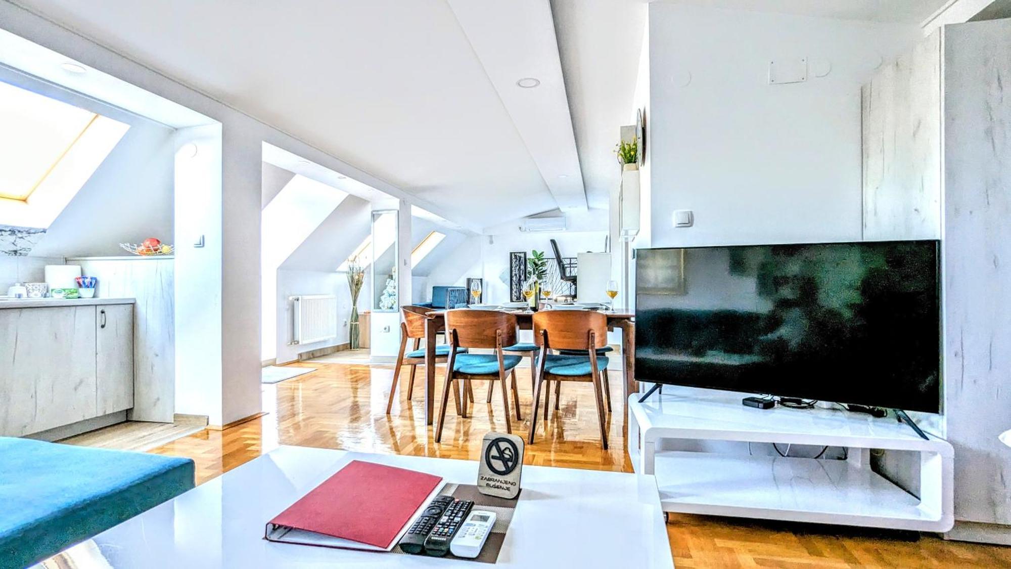 Spacious & Attractive 600m-7minuta Hoda Od Centra, Mogucnost Za Parking-apartmani-nsmilos *