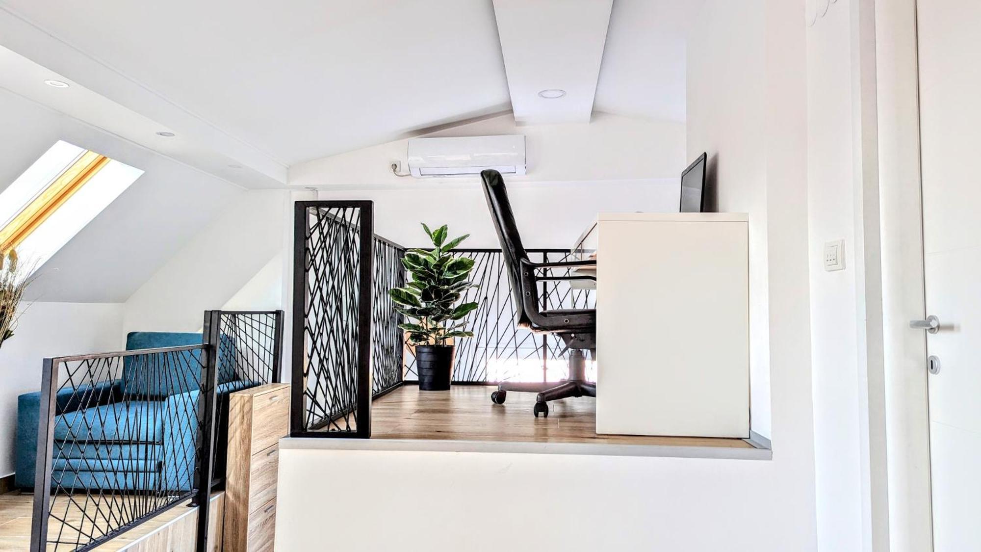 Spacious & Attractive 600m-7minuta Hoda Od Centra, Mogucnost Za Parking-apartmani-nsmilos
