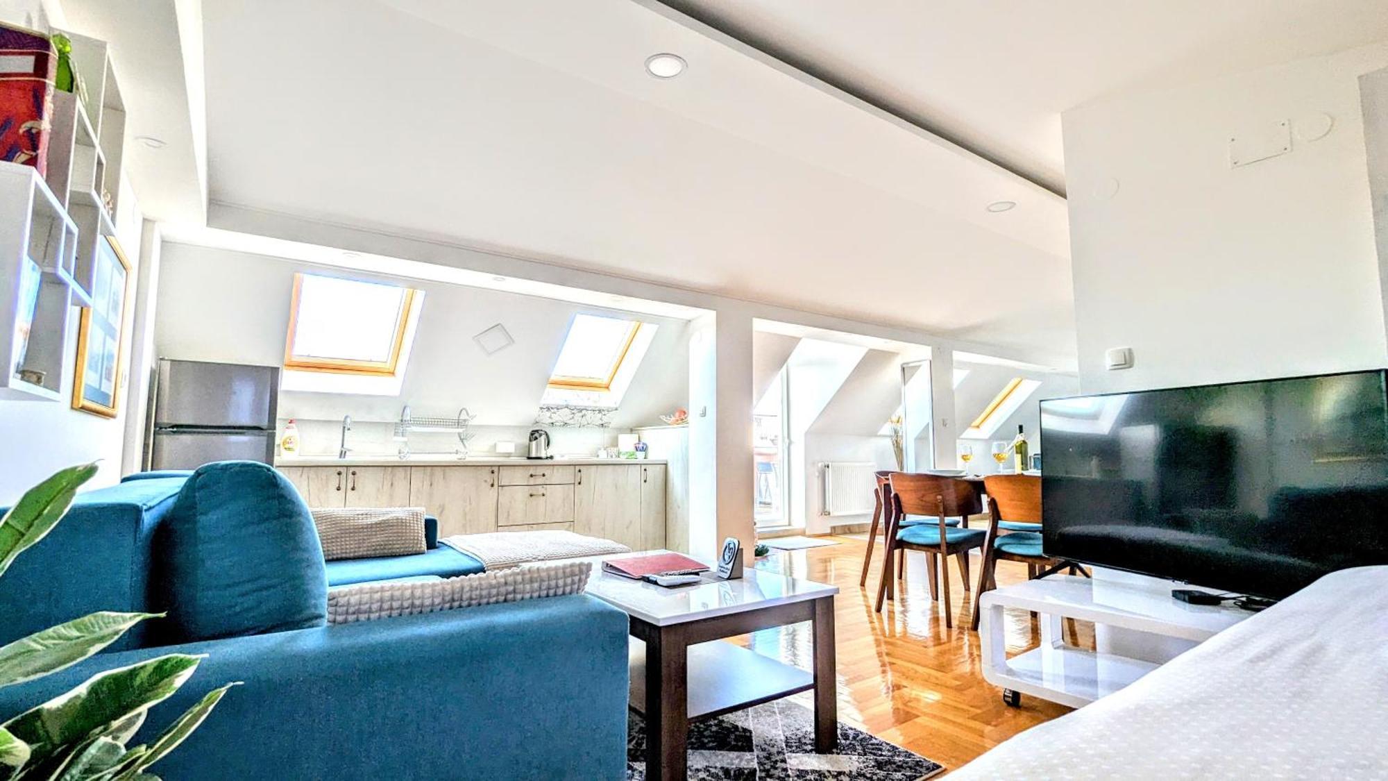 Apartment Spacious & Attractive 600m-7minuta Hoda Od Centra, Mogucnost Za Parking-apartmani-nsmilos