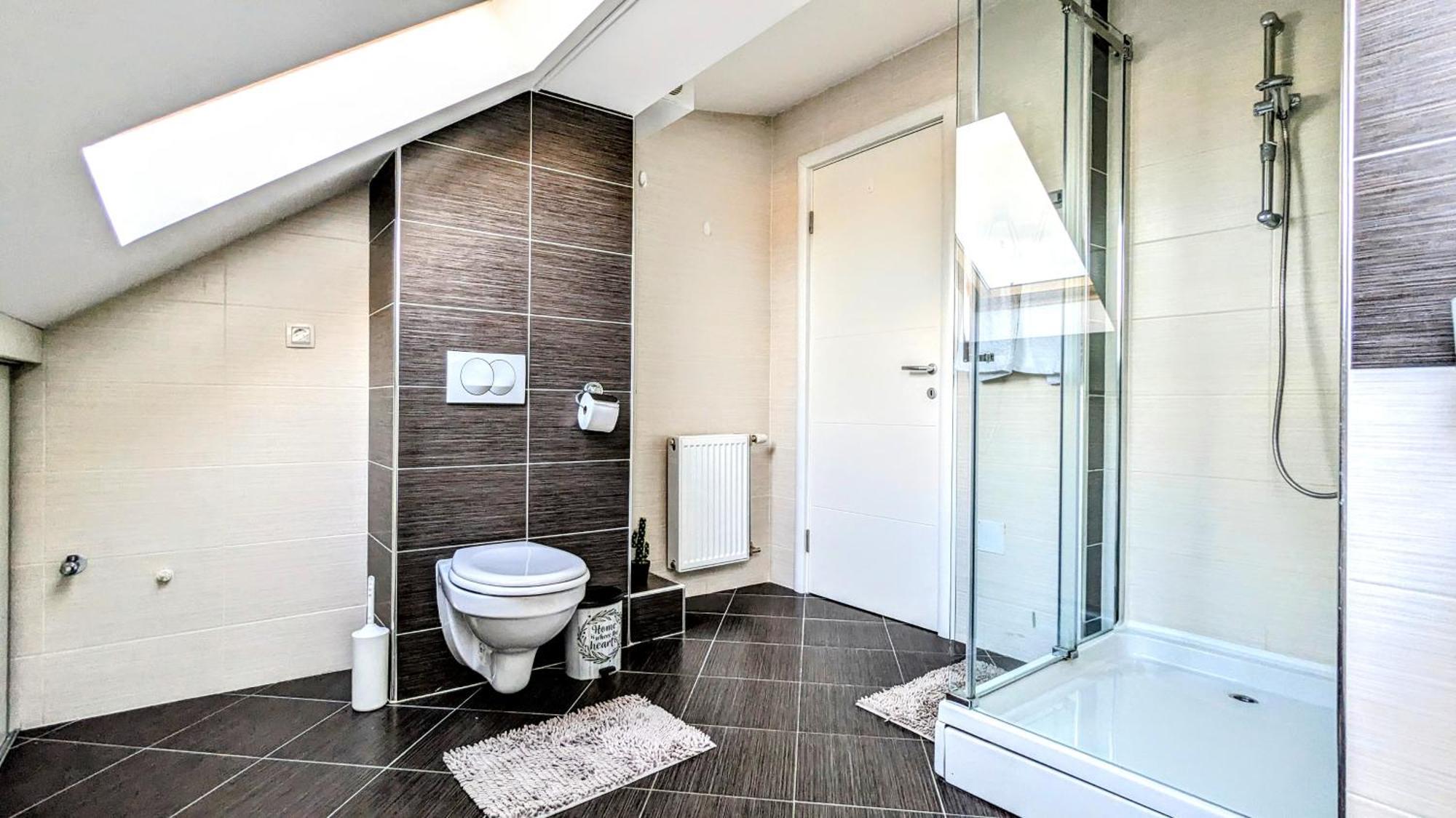 Spacious & Attractive 600m-7minuta Hoda Od Centra, Mogucnost Za Parking-apartmani-nsmilos Novi Sad