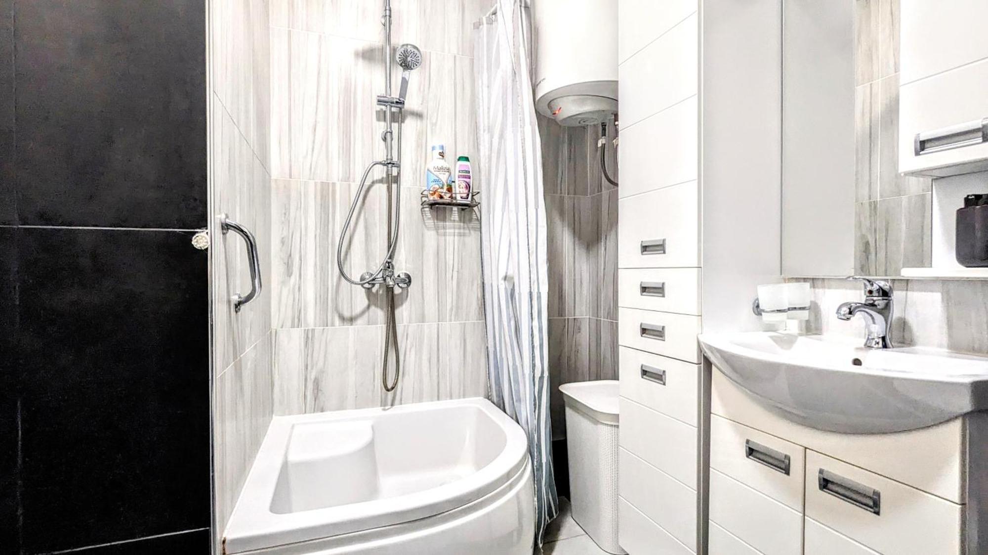 Spacious & Attractive 600m-7minuta Hoda Od Centra, Mogucnost Za Parking-apartmani-nsmilos Apartment Novi Sad