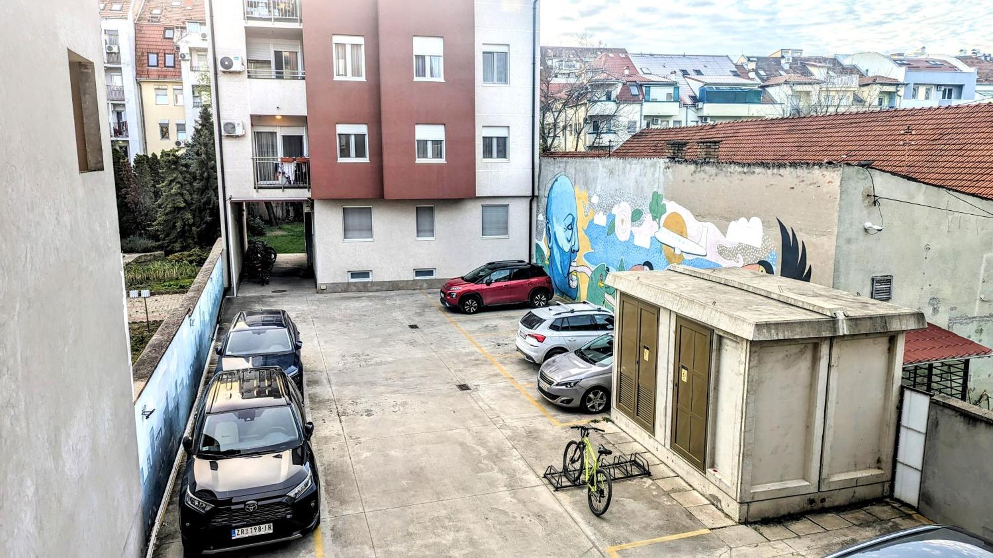 Spacious & Attractive 600m-7minuta Hoda Od Centra, Mogucnost Za Parking-apartmani-nsmilos Apartment Novi Sad