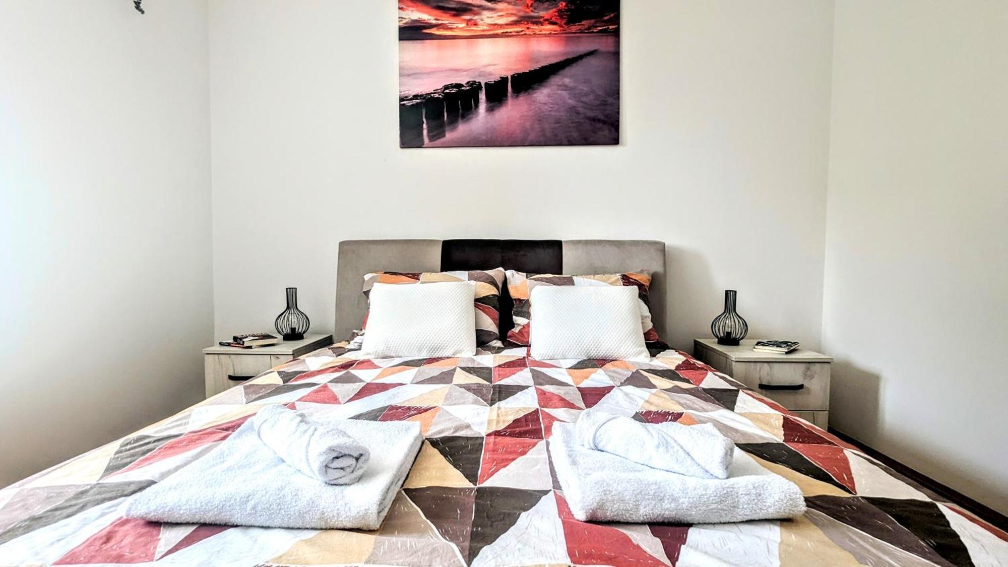 Spacious & Attractive 600m-7minuta Hoda Od Centra, Mogucnost Za Parking-apartmani-nsmilos * Novi Sad
