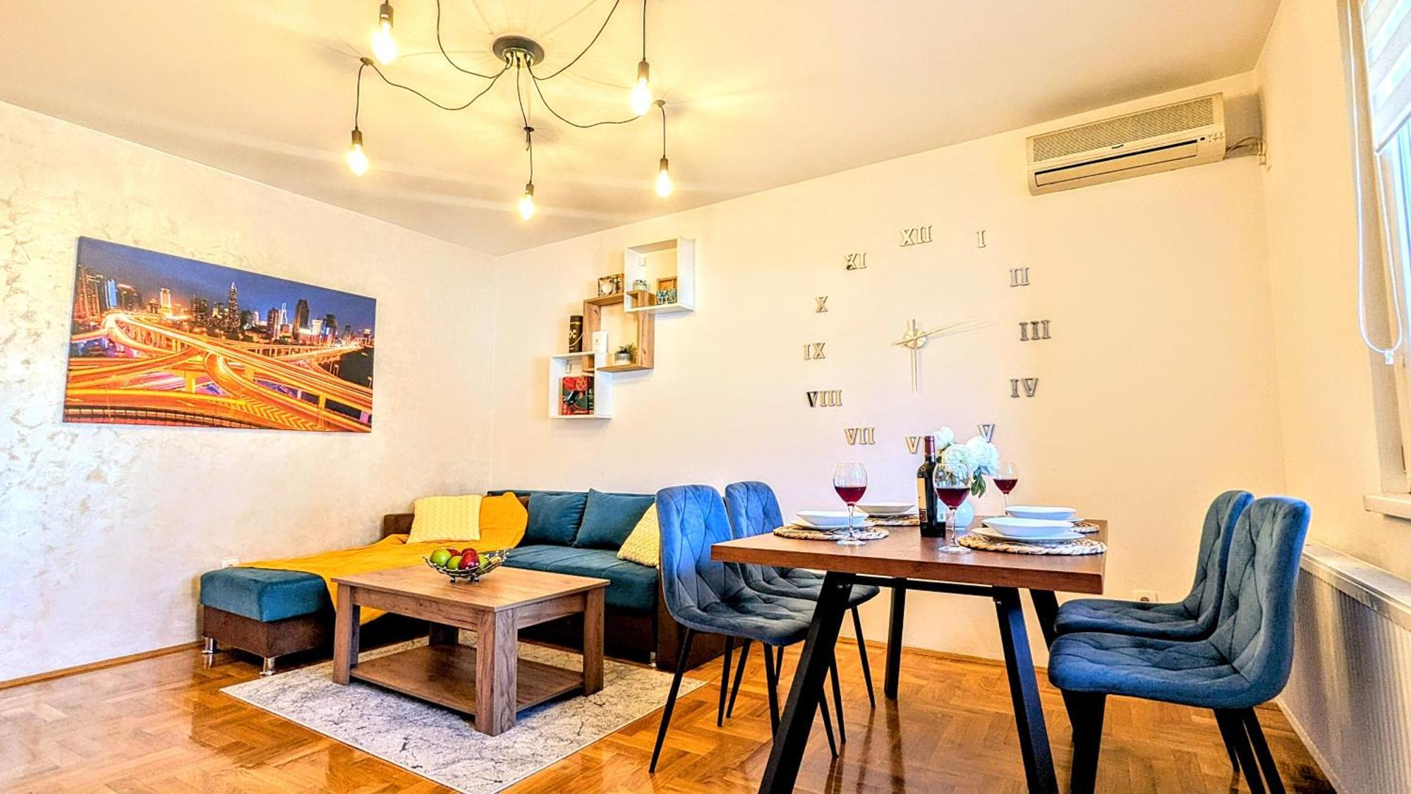Spacious & Attractive 600m-7minuta Hoda Od Centra, Mogucnost Za Parking-apartmani-nsmilos Apartment *