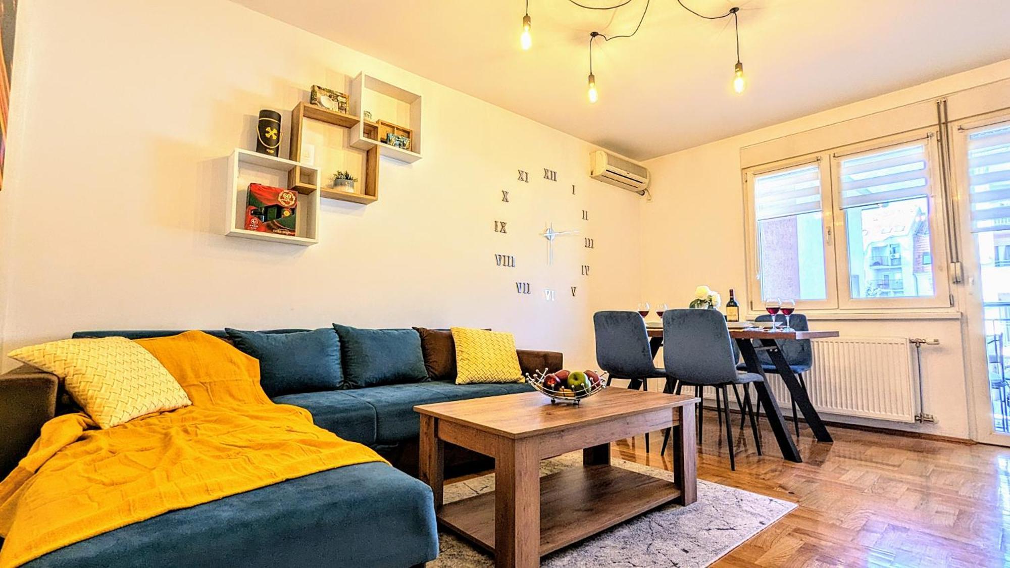 Spacious & Attractive 600m-7minuta Hoda Od Centra, Mogucnost Za Parking-apartmani-nsmilos