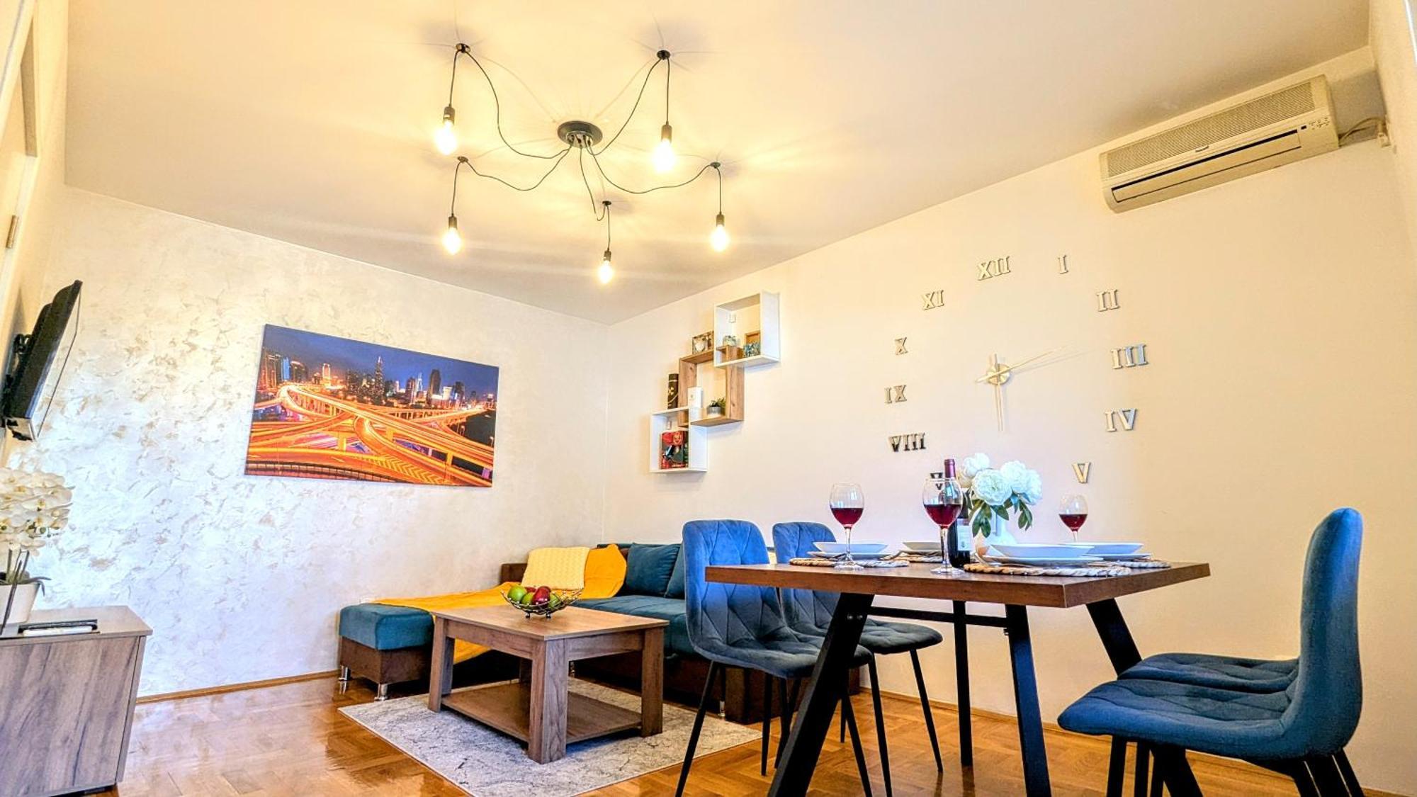 Apartment Spacious & Attractive 600m-7minuta Hoda Od Centra, Mogucnost Za Parking-apartmani-nsmilos