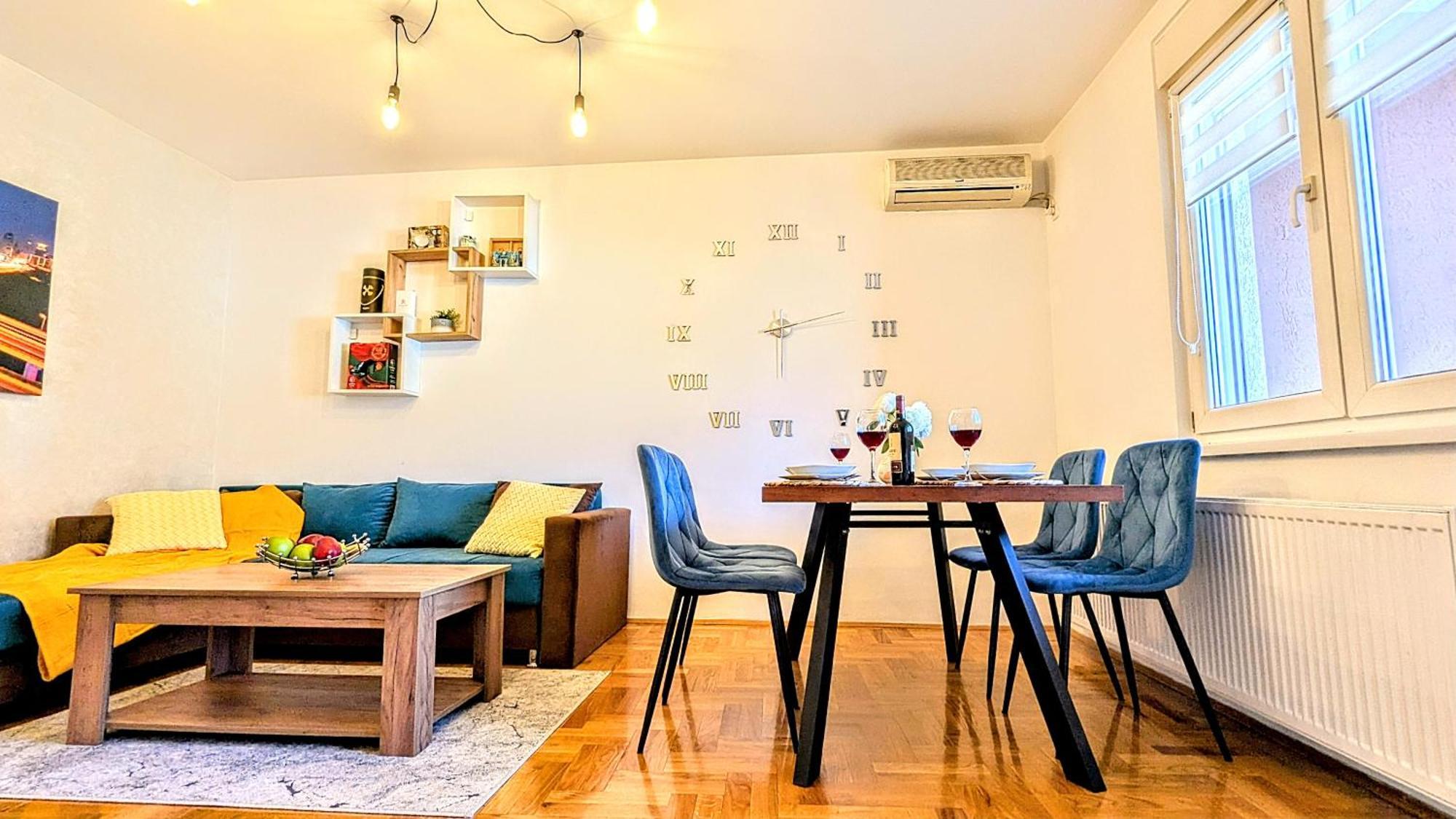 Spacious & Attractive 600m-7minuta Hoda Od Centra, Mogucnost Za Parking-apartmani-nsmilos
